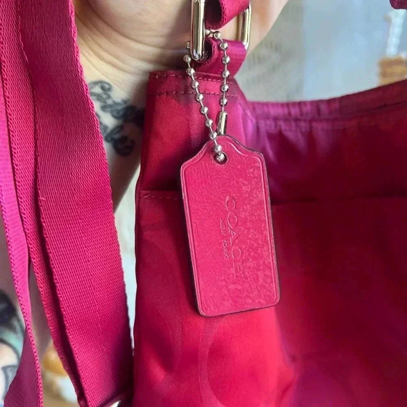 Coach Getaway Signature Shoulder Bag - Pink Nylon Crossbody 9x10 - Picture 3 of 14
